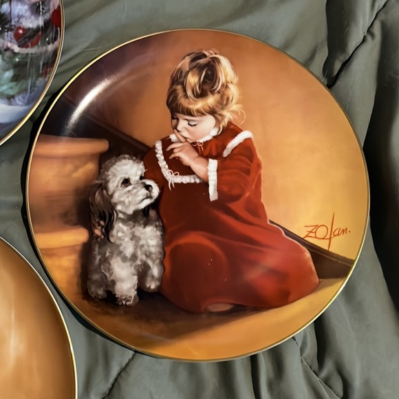 10.25” vintage Set of 3 Children at Christmas Collection by painter, Zolan - Picture 6 of 8